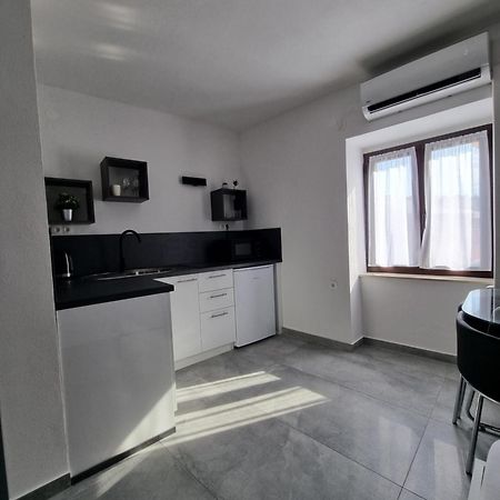 Apartments And Room Vela Senj  Luaran gambar