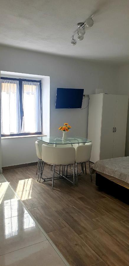 Apartments And Room Vela Senj  Luaran gambar