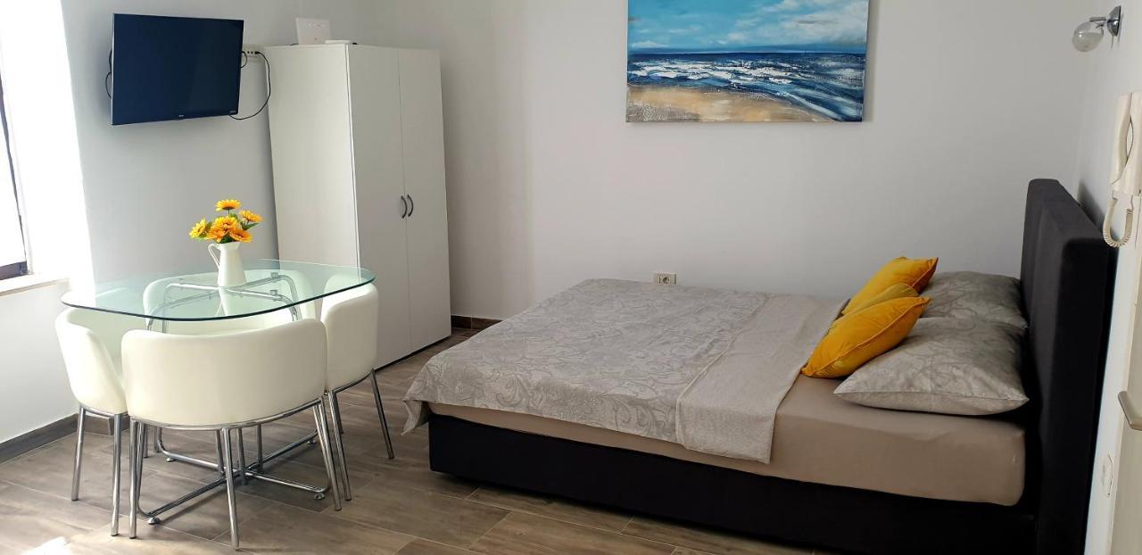 Apartments And Room Vela Senj  Luaran gambar