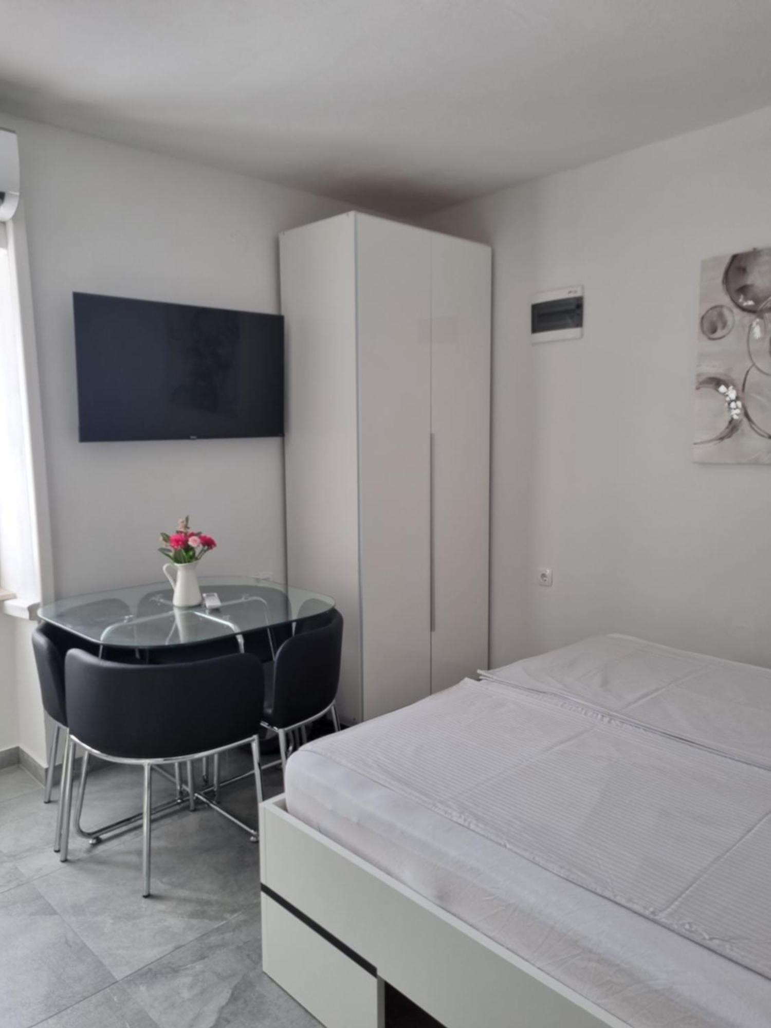 Apartments And Room Vela Senj  Luaran gambar