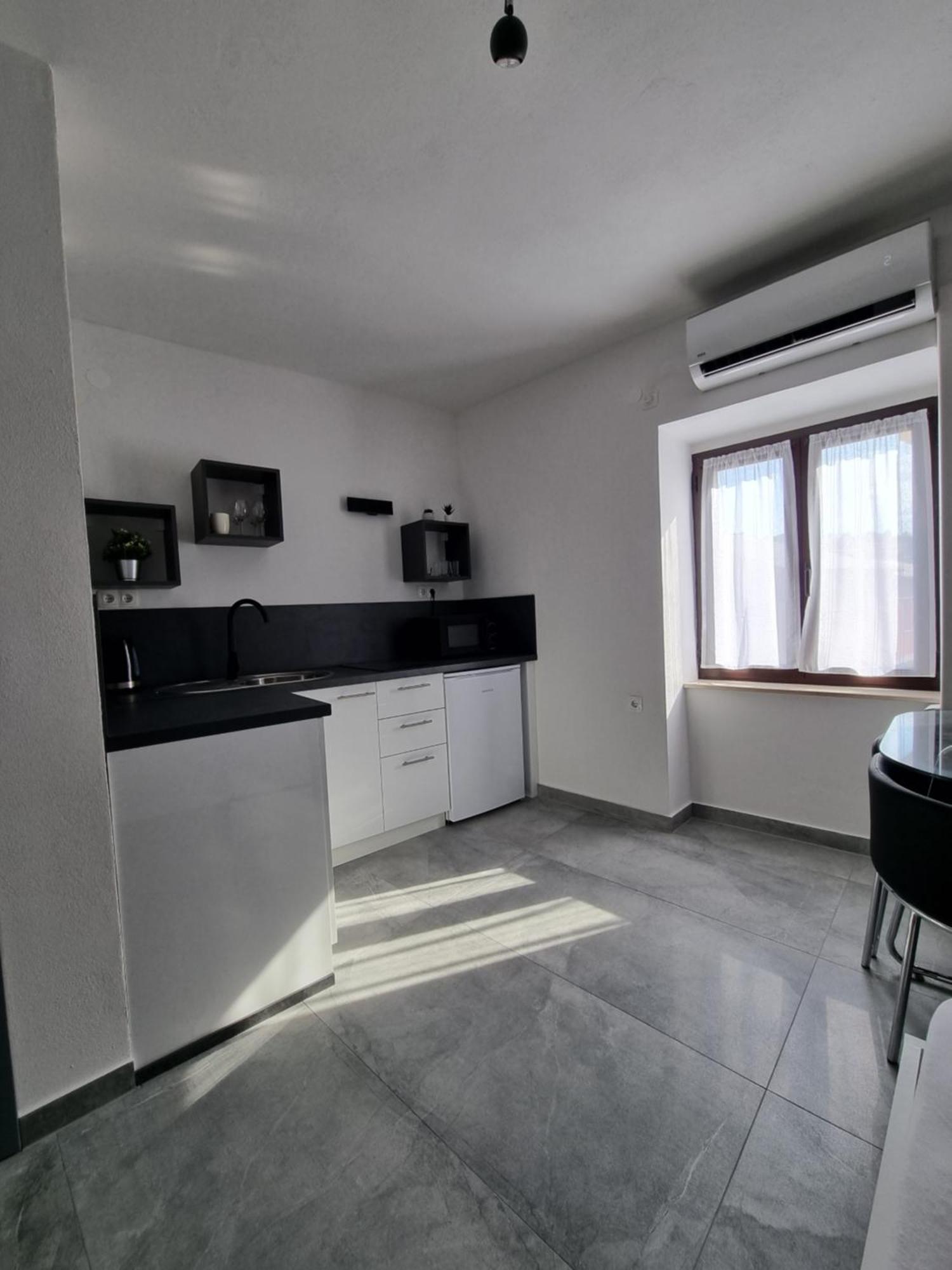 Apartments And Room Vela Senj  Luaran gambar